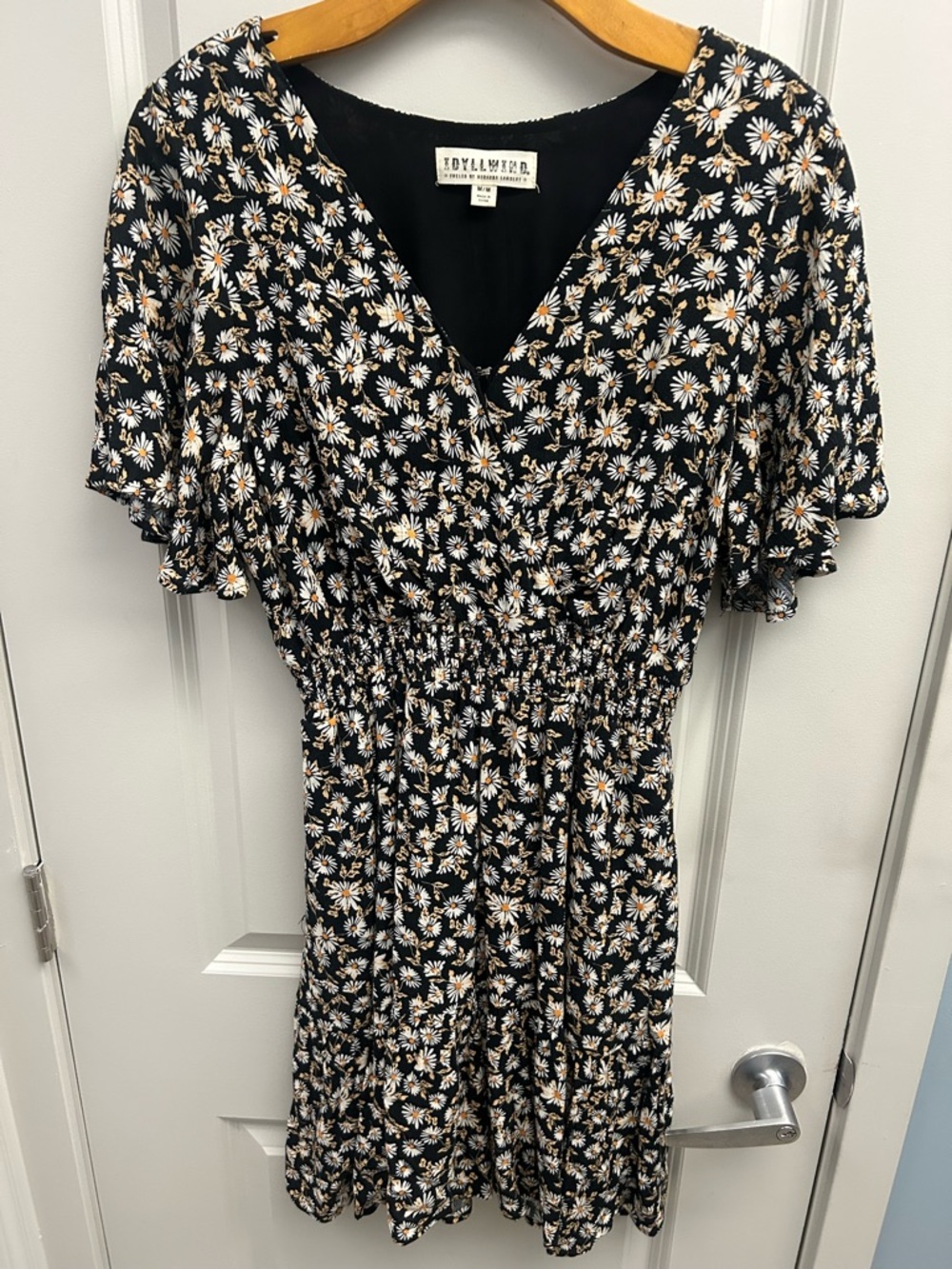 IDYLLWIND Women’s Aberdeen Road Floral Wrap Dress, Size M